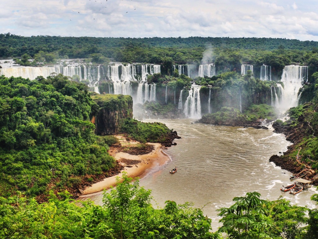 Iguazu Falls)